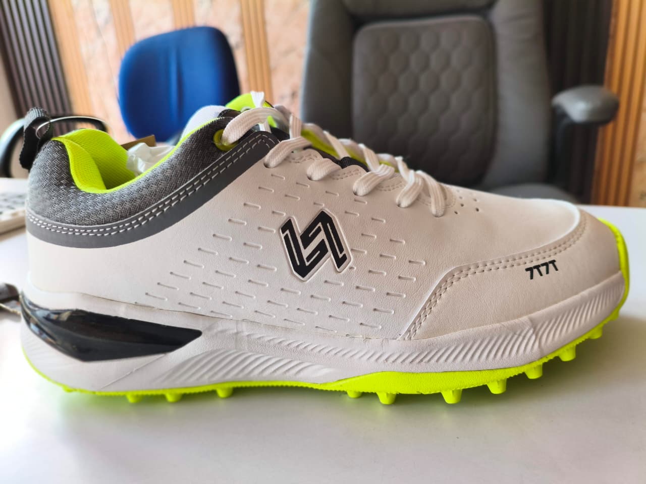 Lightweight Shoes View 2