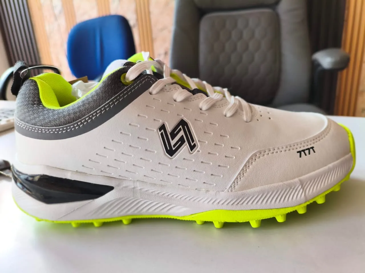 Lightweight Shoes View 2